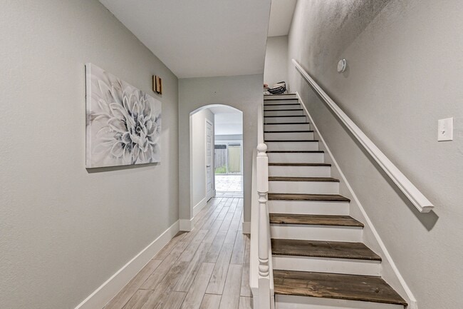 Building Photo - 13194 Trail Hollow Dr