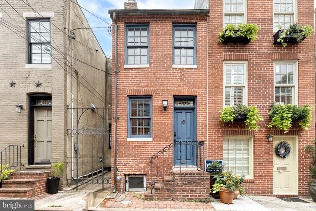 Building Photo - 223 E Churchill St