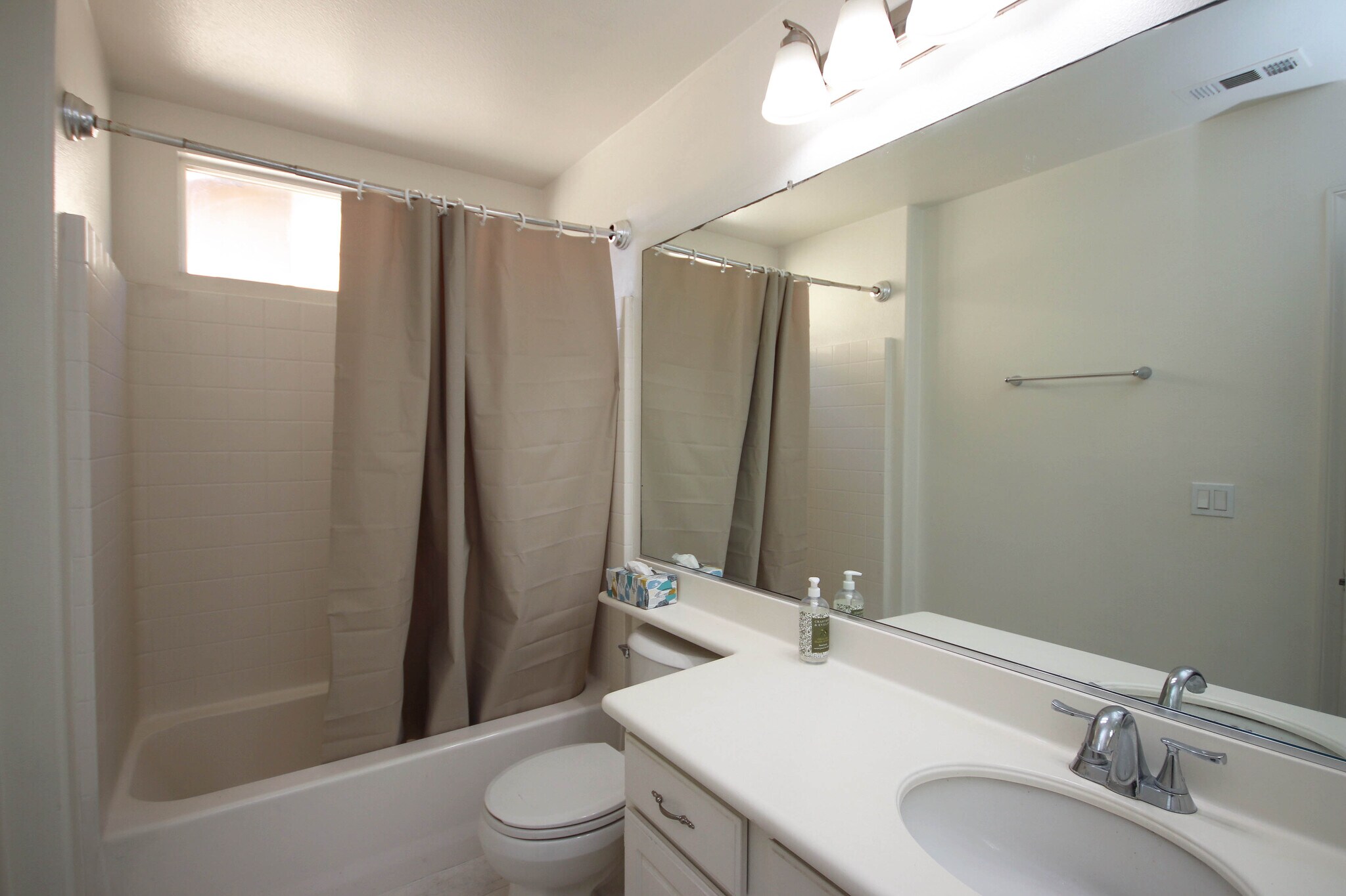 Building Photo - 2911 Spruce Ct