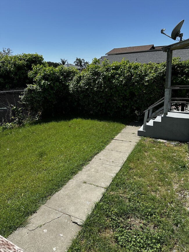 Building Photo - 2034 92nd Ave