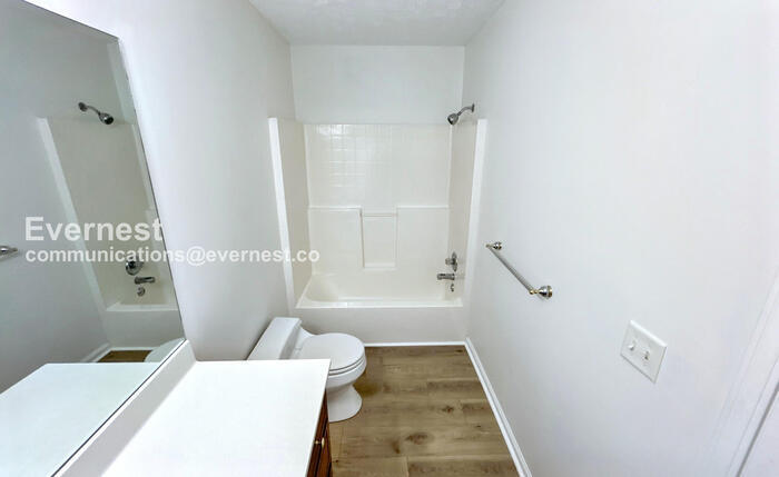 Building Photo - 720 William Howard Pl