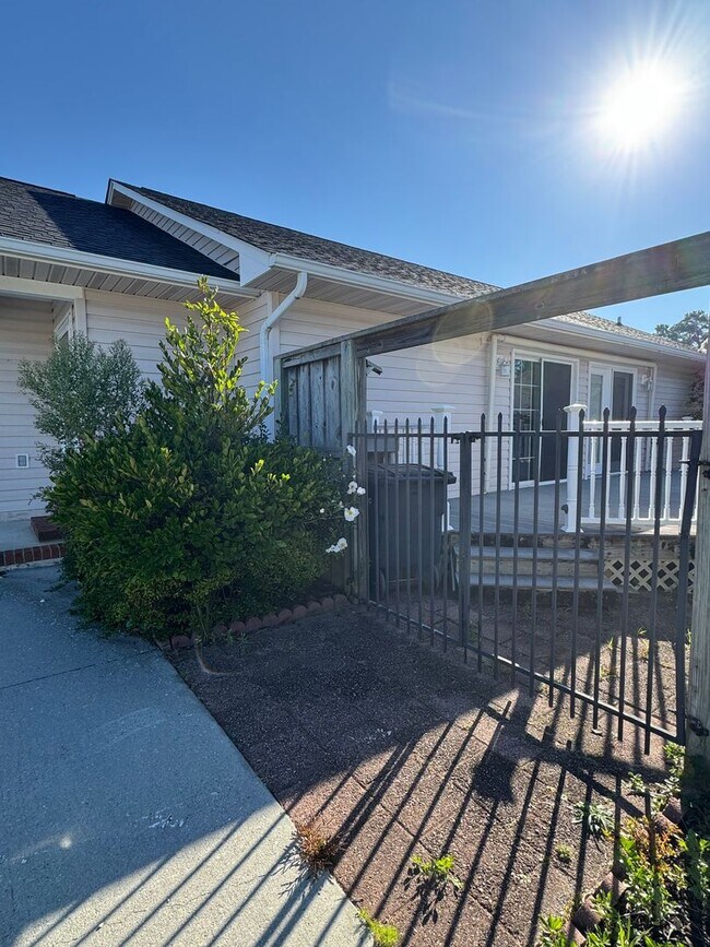 Building Photo - Not to be Missed on Heritage Square!