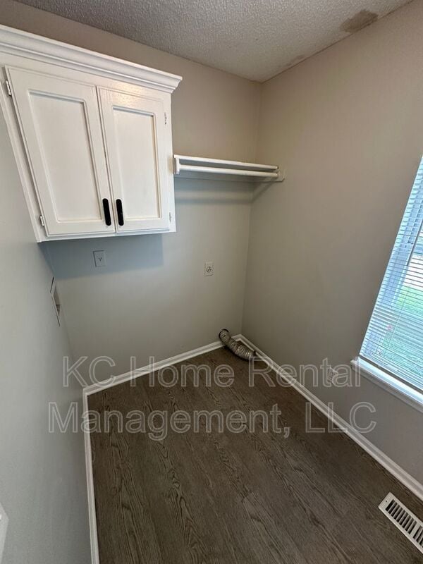 Building Photo - 1400 Cypress Dr