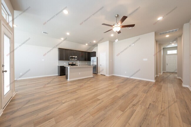 Building Photo - 3 Bed|2 Bath- plus Study in Belton ISD - $...