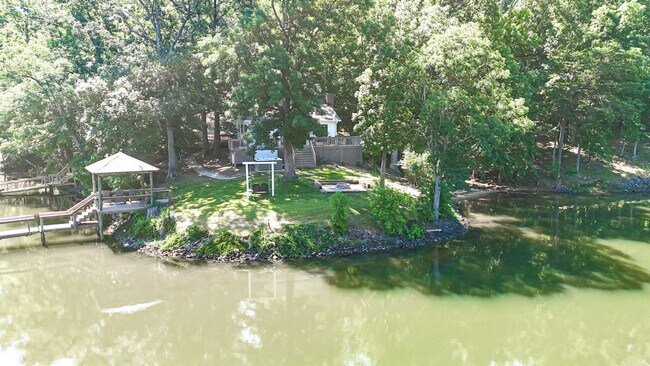 Building Photo - 16920 Landover Rd