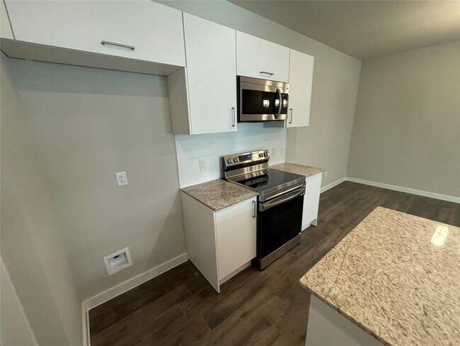 Building Photo - 9852 Grosbeak Ln