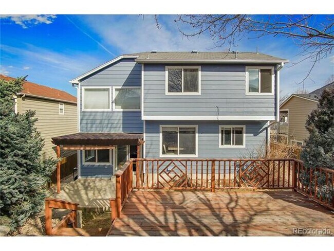 Building Photo - Beautiful single family home with 4 bed an...