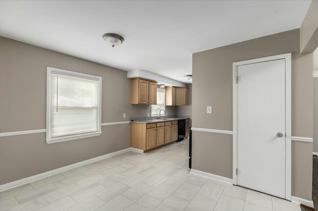 Building Photo - 4410 Rosewold Ave