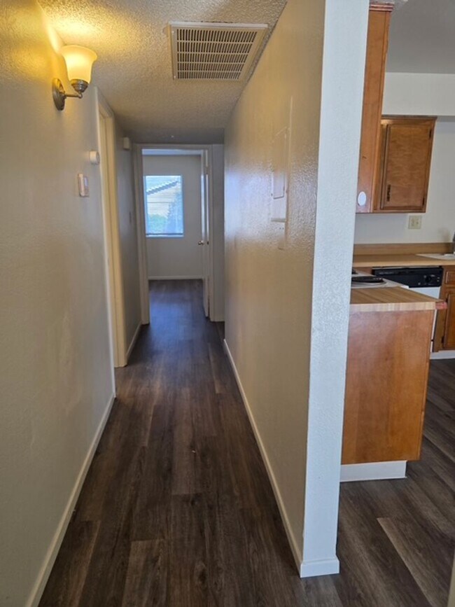 Building Photo - 5901 Ming Ave