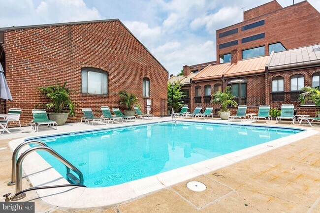 Building Photo - Georgetown Waterfront Home!