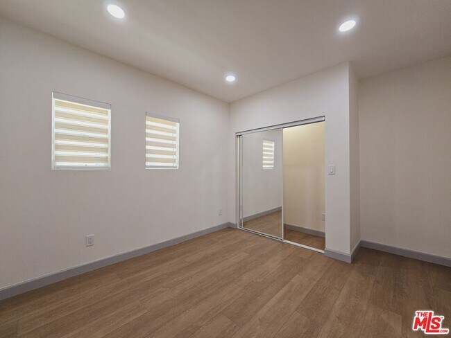 Building Photo - 2828 Leeward Ave
