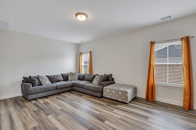 Building Photo - COMING JUNE 2026! (Pet Friendly)