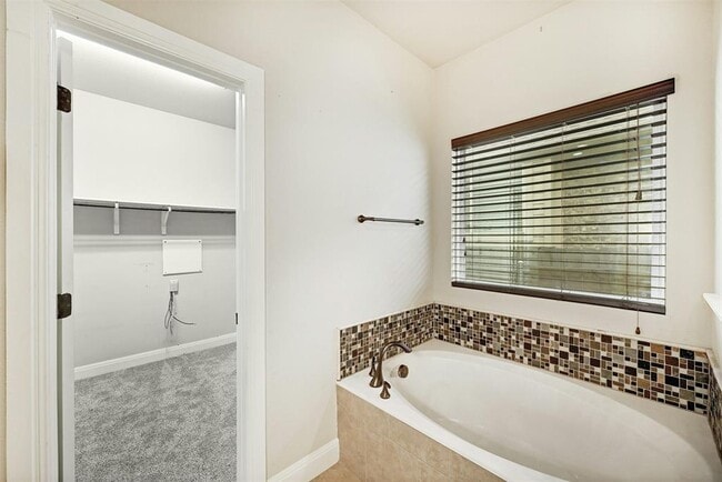Building Photo - 104 Turvey Cove