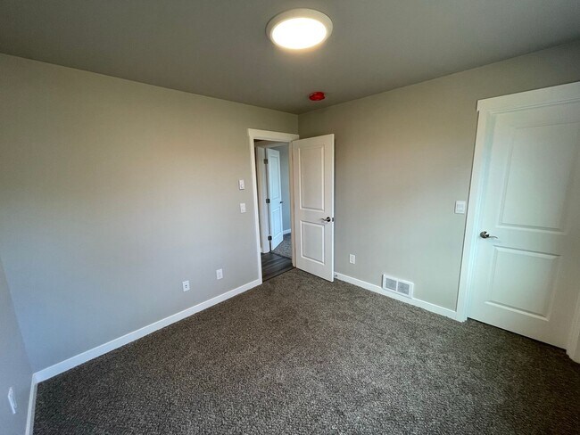 Building Photo - 2707 Oakes Ave