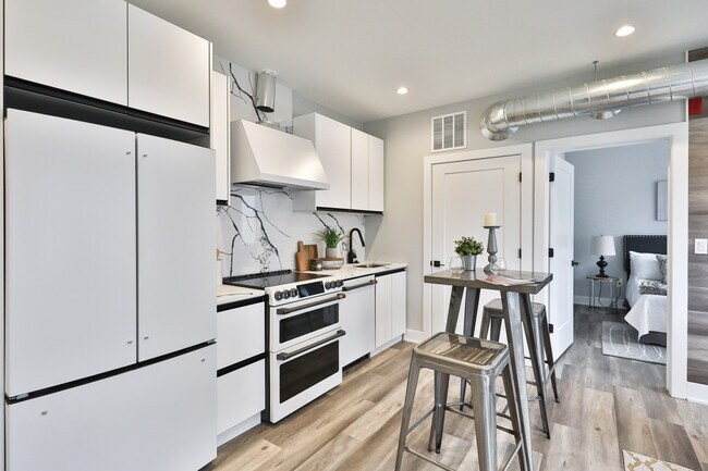 Building Photo - 1612 Cambridge St