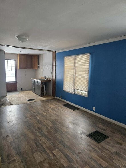 Building Photo - 1180 E Mueller Ave