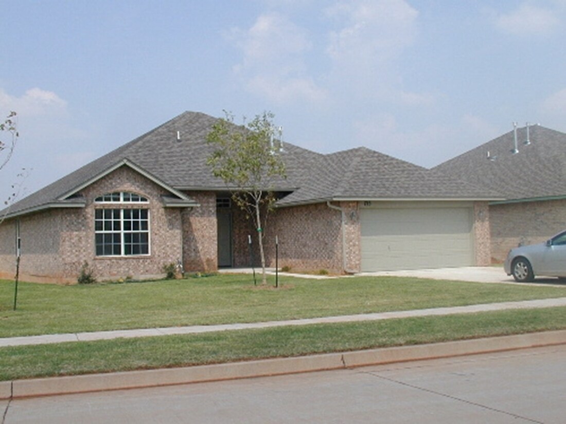 Building Photo - 715 E Elder Ln
