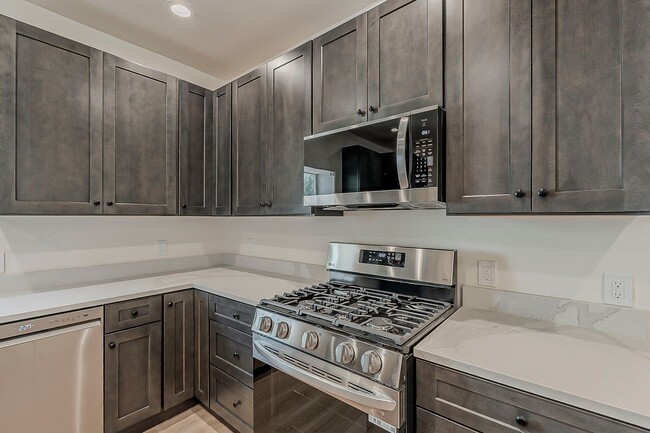 Building Photo - 1625 E 8th St