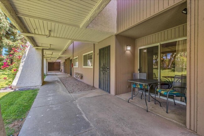 Building Photo - 2860 N Los Felices Rd