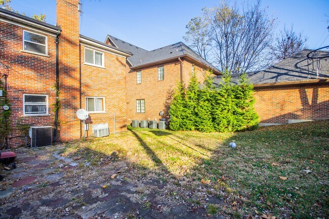 Building Photo - (852) 7434-36 Delmar