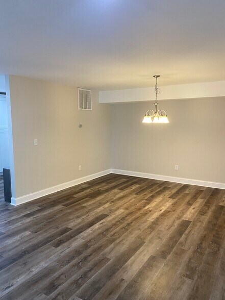 Building Photo - 374 Hampton Pl