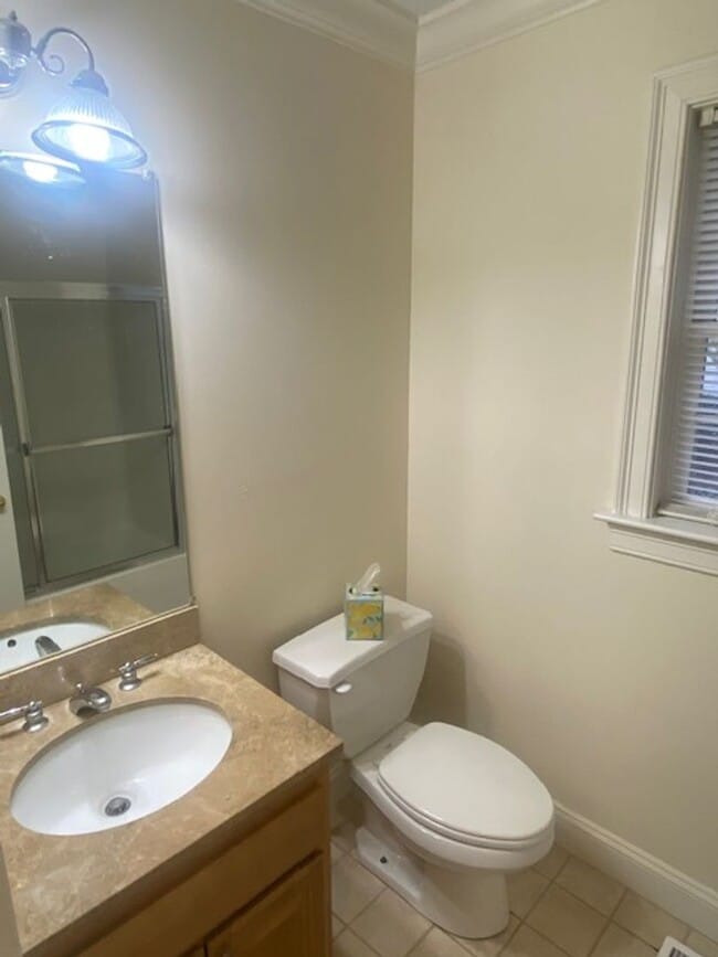 Building Photo - Banner Country Club condo