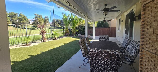 Building Photo - Pristine Chapman Heights Home on Golf Course!