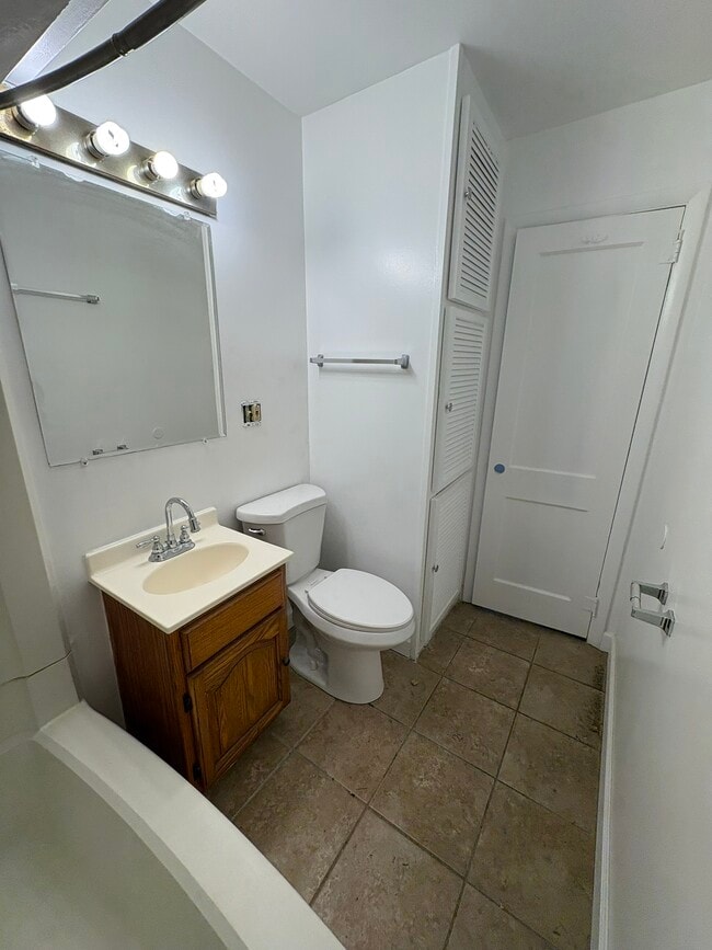 Building Photo - 313 E North St