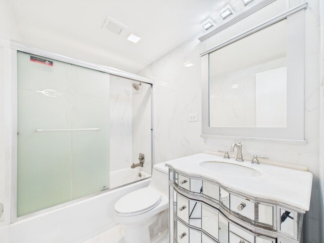 Building Photo - 3100 E Cherry Creek S Dr