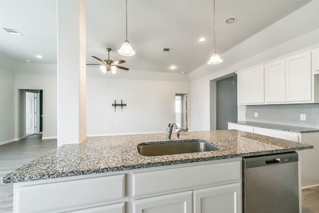 Building Photo - 13030 Laura Lake Dr