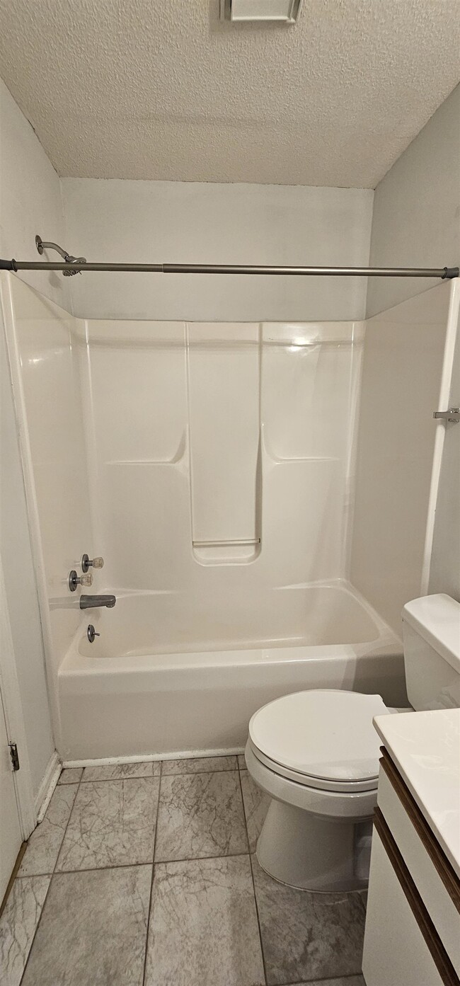 Building Photo - 2273 Huntingdon Dr