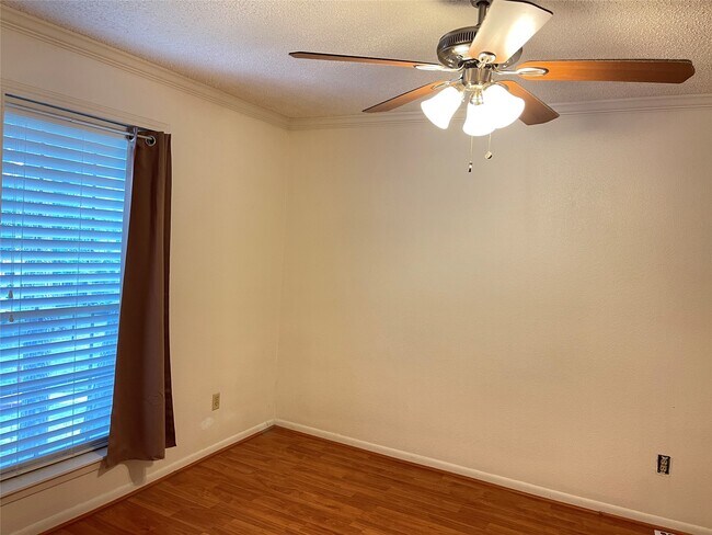 Building Photo - 2800 Jeanetta St