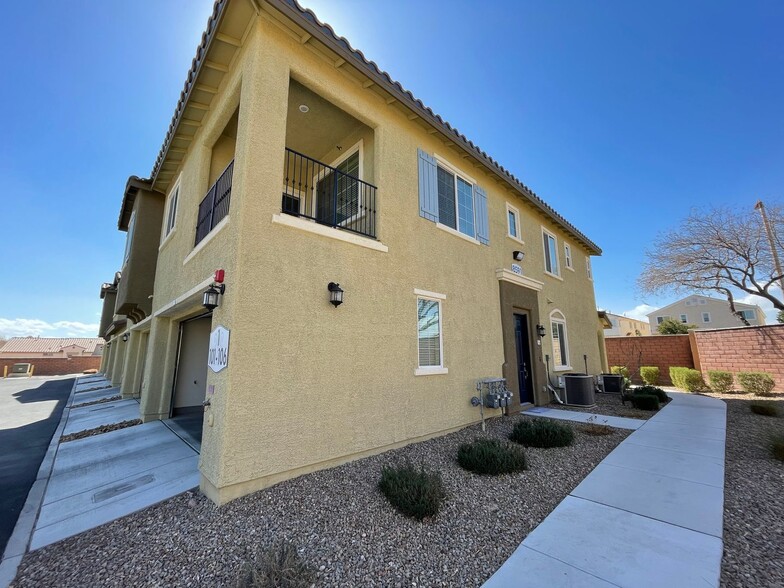 Building Photo - 8591 Insignia Ave