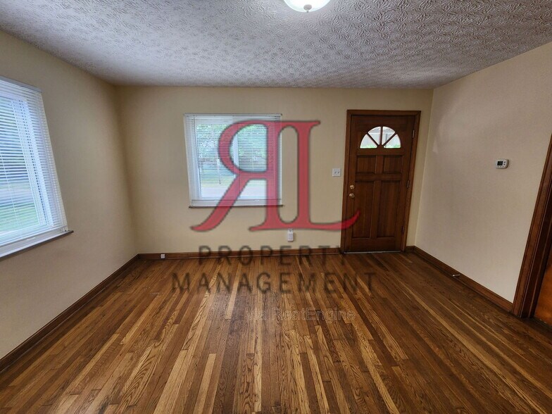 Building Photo - 156 Collingwood Ave