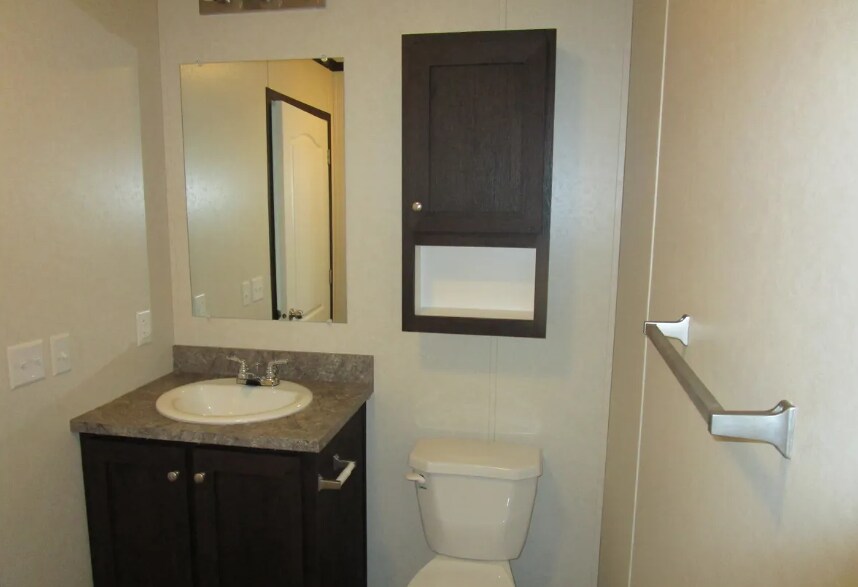 Building Photo - 415 Deerfield Ln