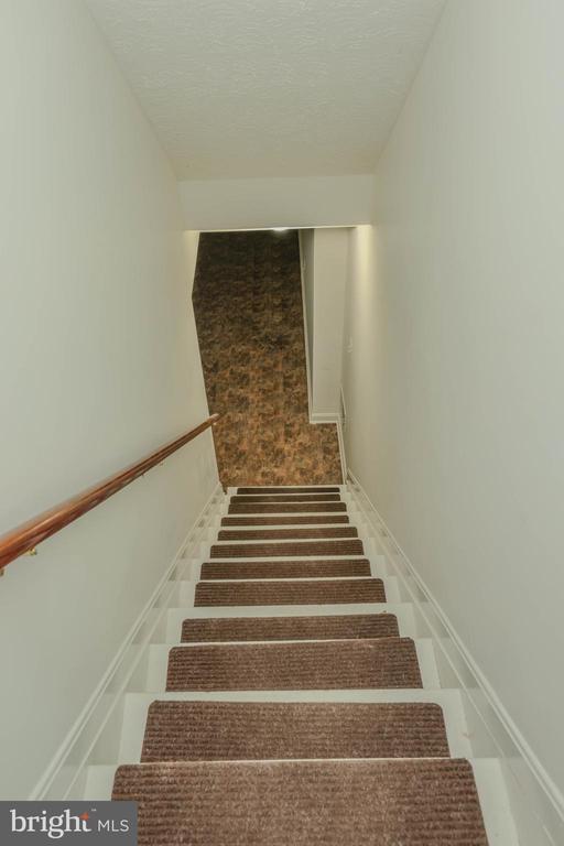 Building Photo - 359 Point to Point Rd