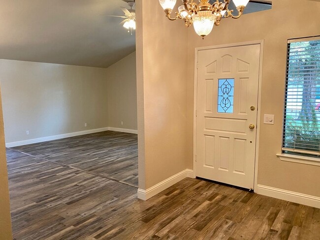 Building Photo - $2,250 Armstrong & Sierra, Beautiful 3 Bed...