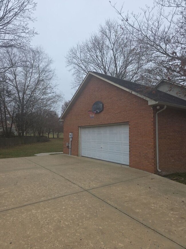 Building Photo - 2729 Churchill Dr