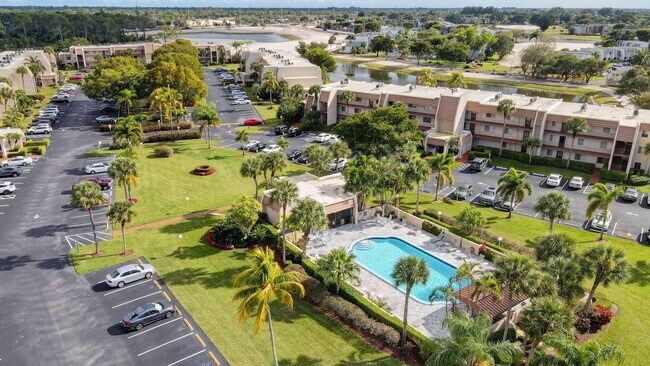 Building Photo - 4705 Fountains Dr S