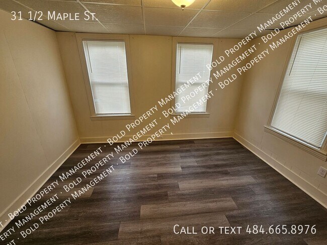 Building Photo - 31 Maple St