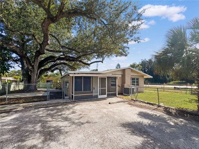 Primary Photo - 9861 Orange River Blvd