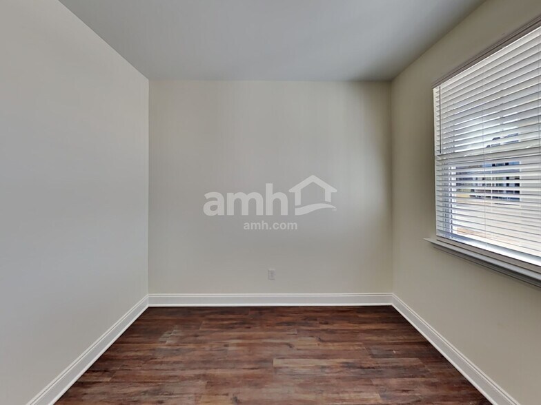 Building Photo - 2071 Williamshire Ln