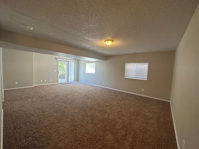 Building Photo - 5 Bedroom In Constitution Hills