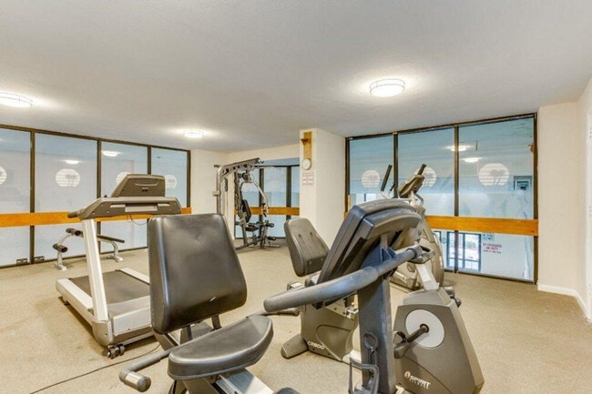 Building Photo - 2406 N Ocean Blvd