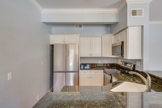 Building Photo - Spacious 2BR/2BA End Unit Condo in Desirab...