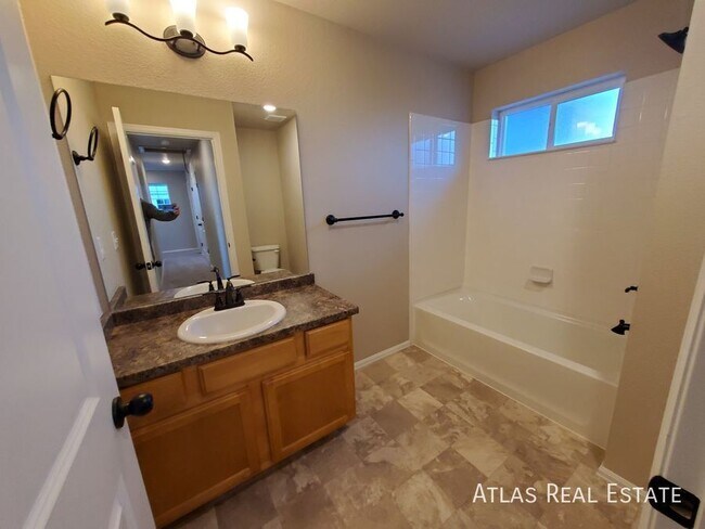 Building Photo - 708 Finch Dr