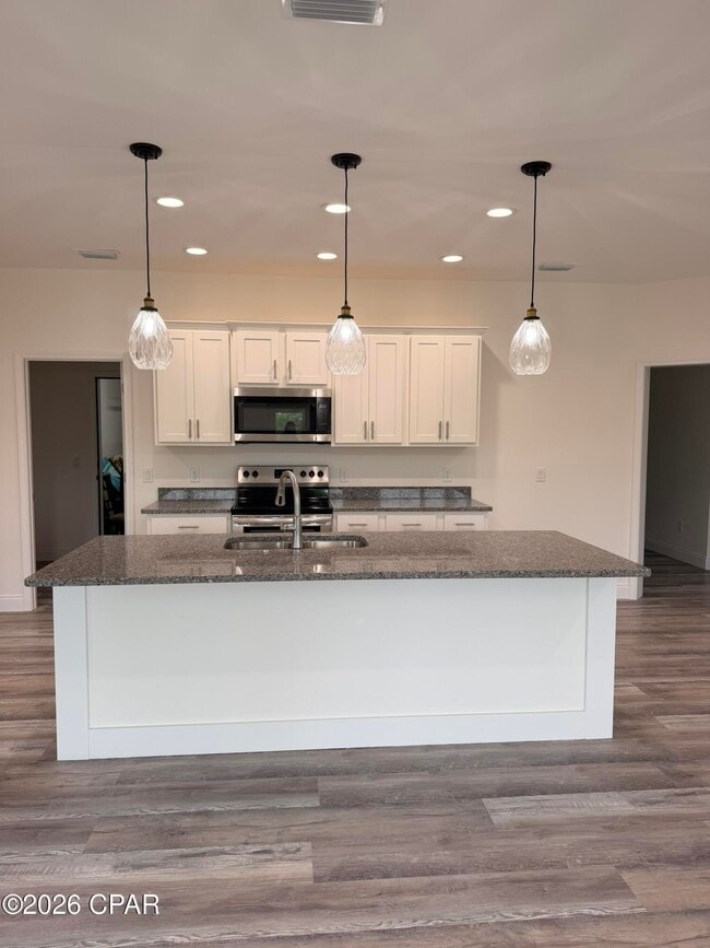 Building Photo - 913 Plantation Dr