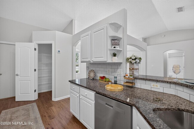 Building Photo - 12838 Chets Creek Dr N