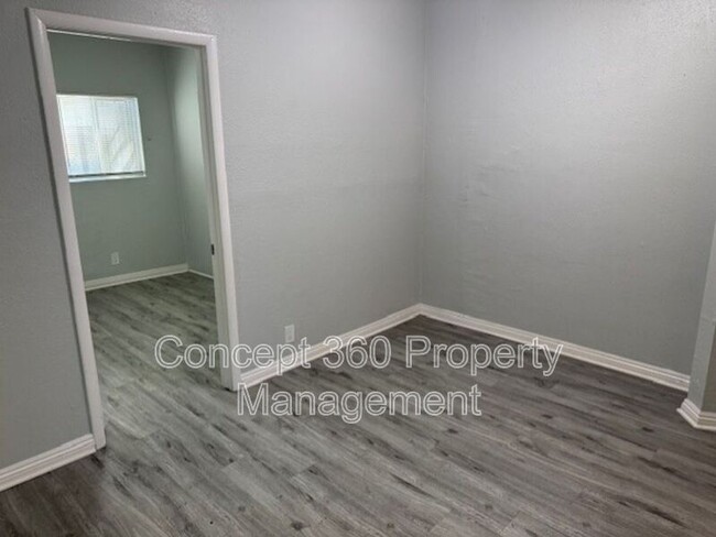 Building Photo - 2028 Chestnut Ave