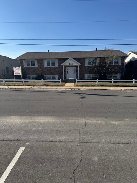 Building Photo - 139 N Washington St